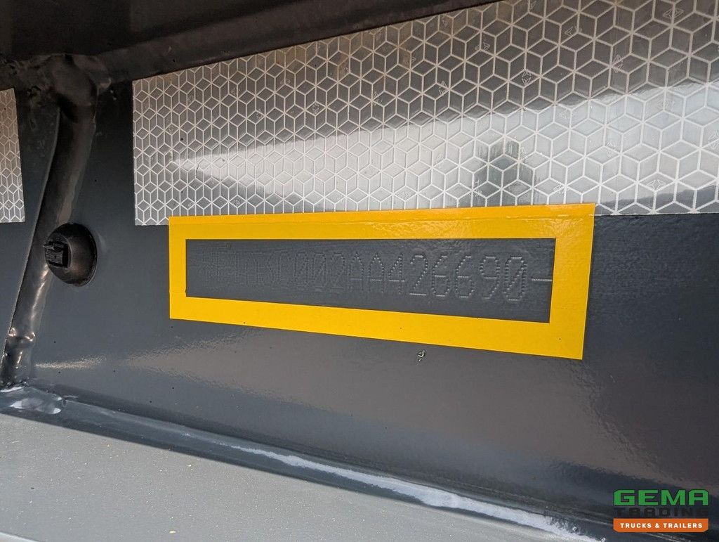 Van Hool A3C002 3-Axle BPW - 20 30FT TANK/SWAP - 3490KG - Container Chassis - ADR - Disc brakes - 01/2026 MOT