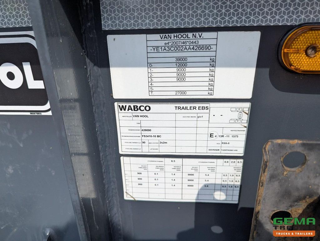 Van Hool A3C002 3-Axle BPW - 20 30FT TANK/SWAP - 3490KG - Container Chassis - ADR - Disc brakes - 01/2026 MOT