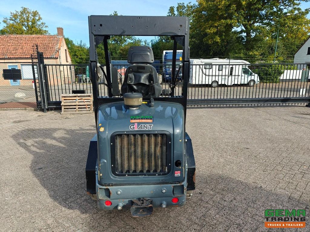 Giant V452T 3585 hours - Wheel loader - Agricultural license plate - Catch jaw - Soil bucket - Non-marking tires