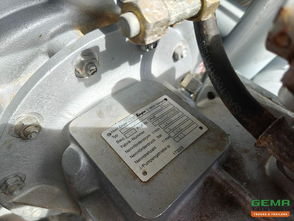 Mercedes-Benz 1124 AF 4x4 Double Cab 6-Cylinder - 8 Pers - Ziegler TS - Tanker TS09 LD2.800 HD265 T2.000 S40 - 04/2026 MOT