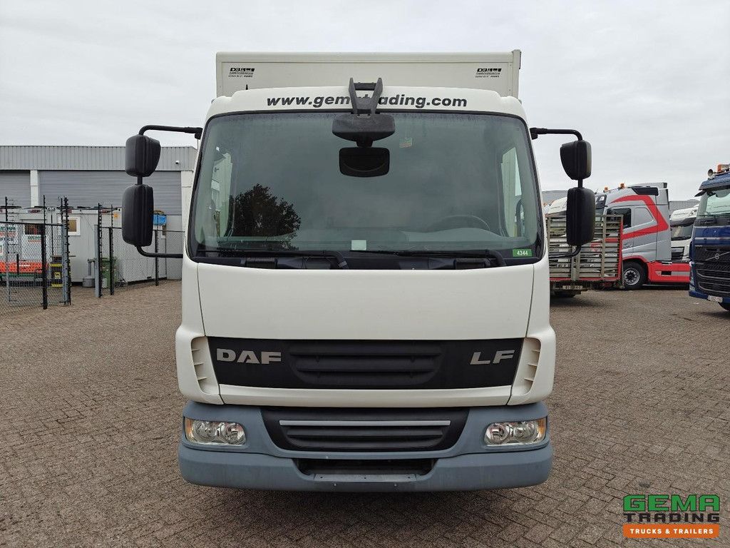 DAF FA LF45.140 4x2 Daycab Euro4 – 12T – Schiebeplane/Geschlossene Box 6,9m + Hebebühne 1500kg – 66.000km Original! – Schaltgetriebe