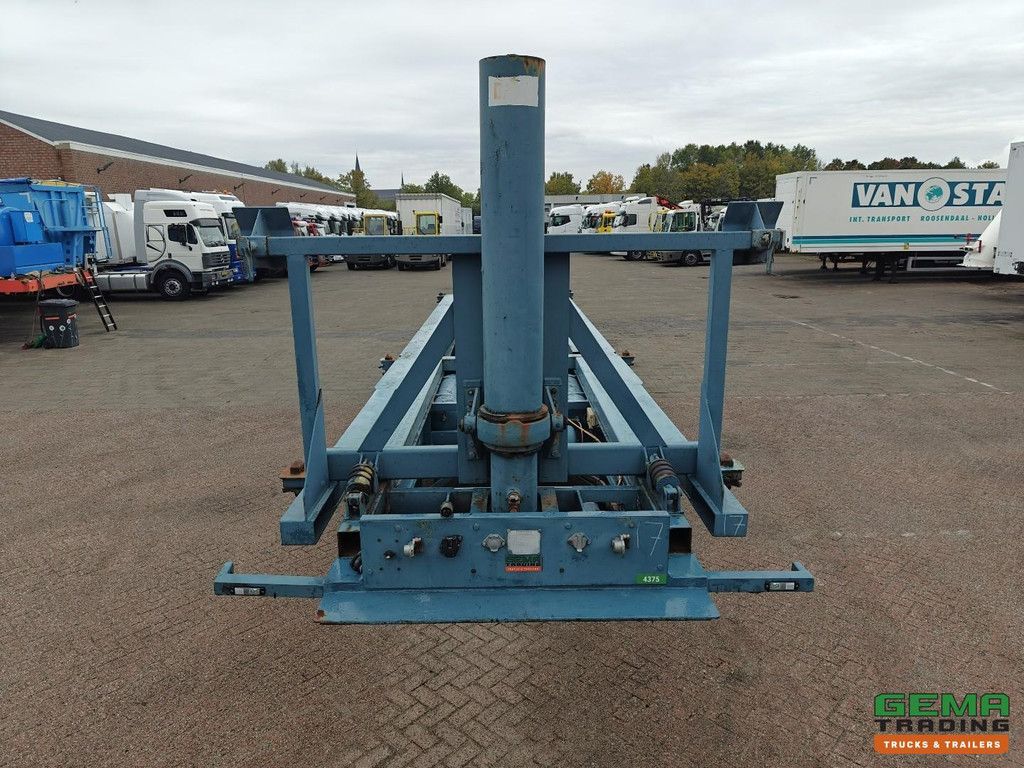 Renders ROC 12.27 CCE 3-Achsen BPW - 20/30FT Kipper-Chassis - Elektrische Kippeinheit - Trommelbremsen - Liftachse -