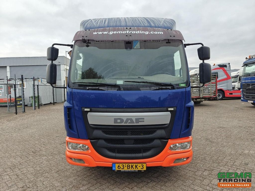 DAF LF 180 FA 4x2 Daycab Euro6C – Laderampe/Maschinentransporter 5,3m + Seilwinde 5900kg – Anhängerkupplung – TÜV 09/2026 – Neubau!