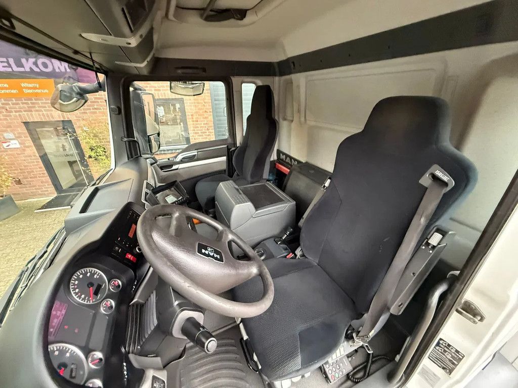 MAN TGS 26.320 Koffer Stuuras AHK 2500KG LBW 580.347KM! NL Truck