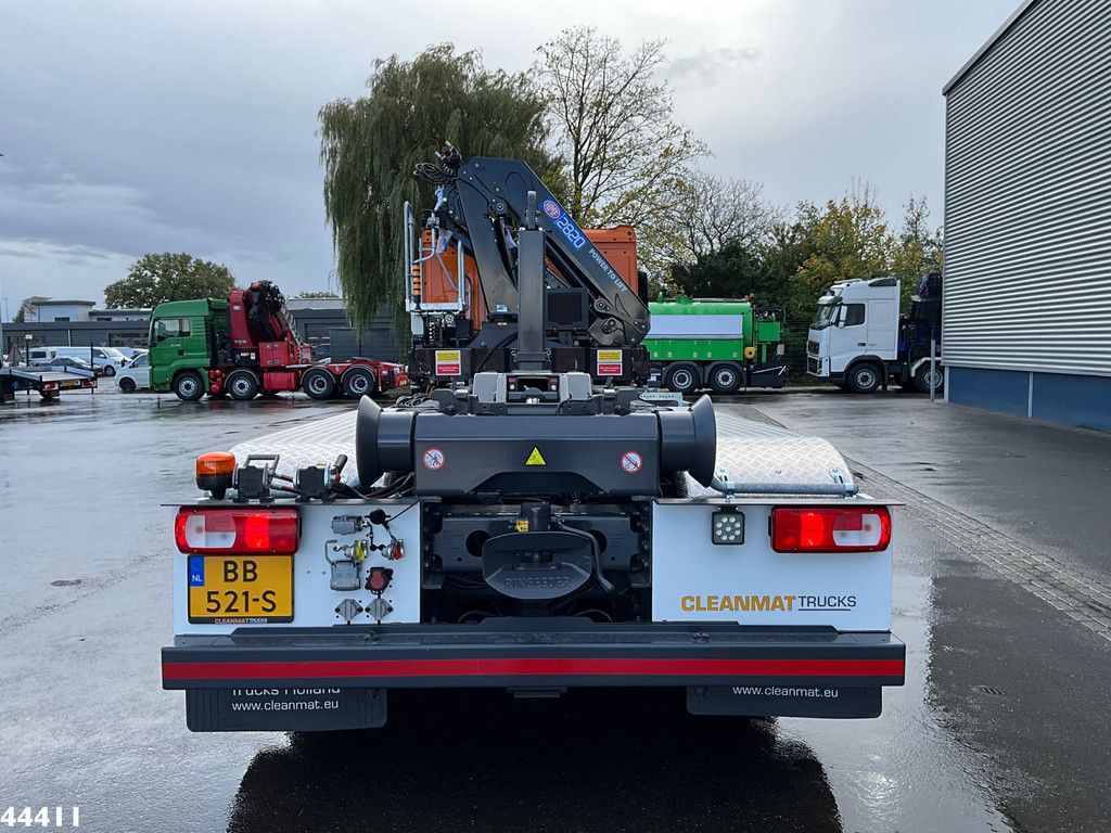 DAF FAQ XD 450 8x2 Euro 6 HMF 28 Tonmeter laadkraan