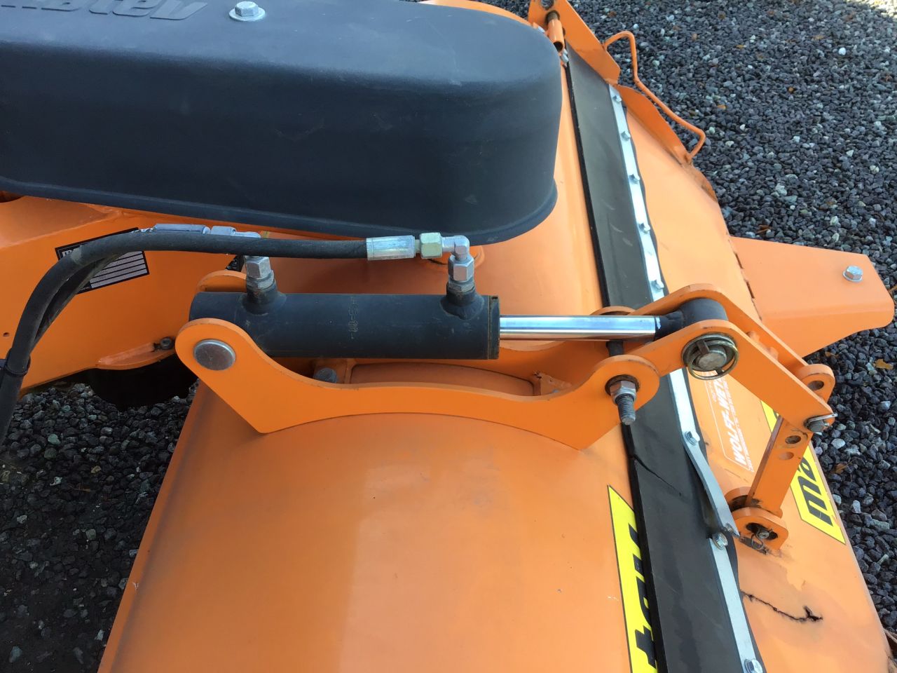 Matev veegmachine met opvangbak frontaanbouw