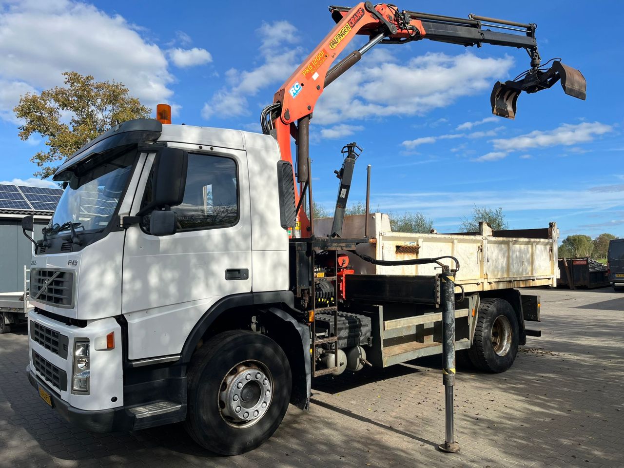 Te koop / Volvo fm9 / kipper / Palfinger / knijper auto / 4x2