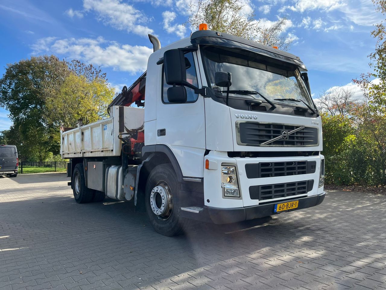 Te koop / Volvo fm9 / kipper / Palfinger / knijper auto / 4x2