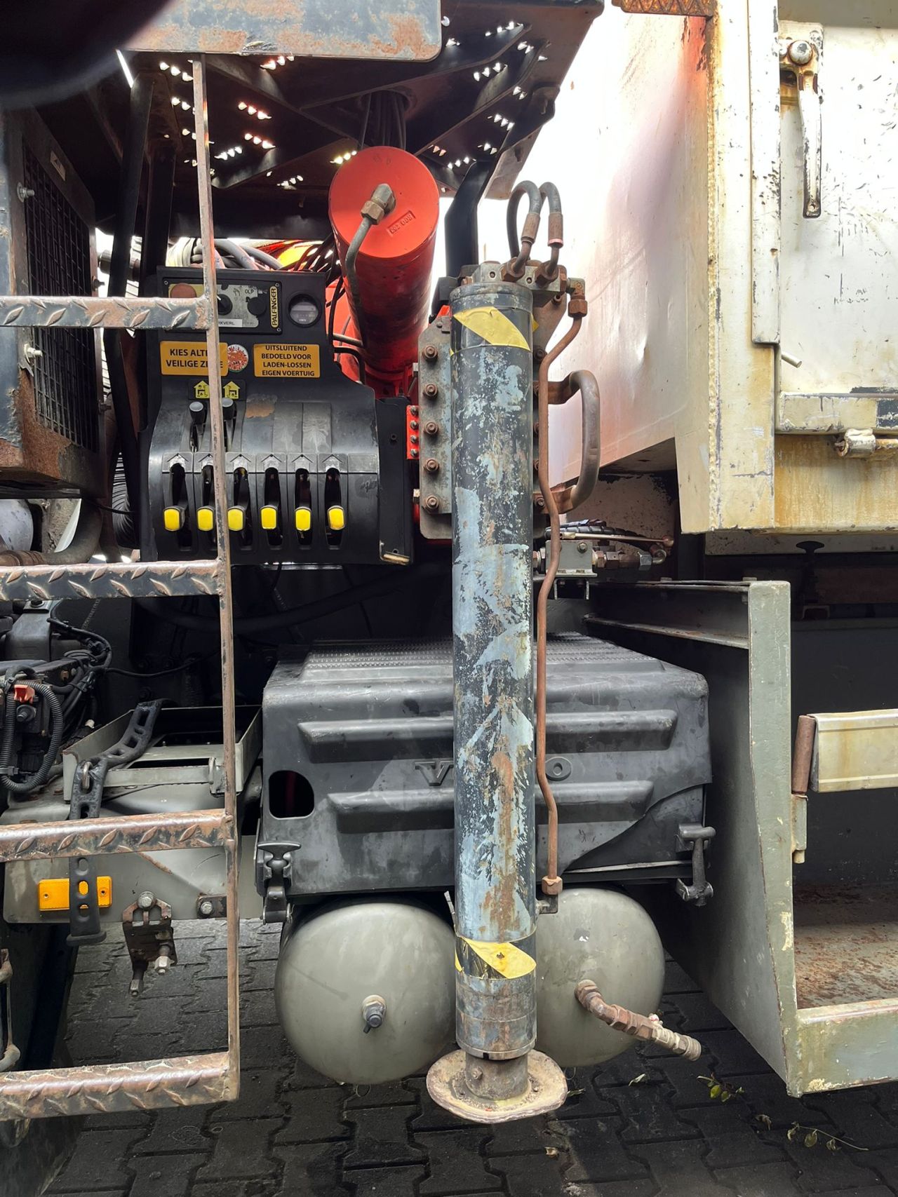 Te koop / Volvo fm9 / kipper / Palfinger / knijper auto / 4x2