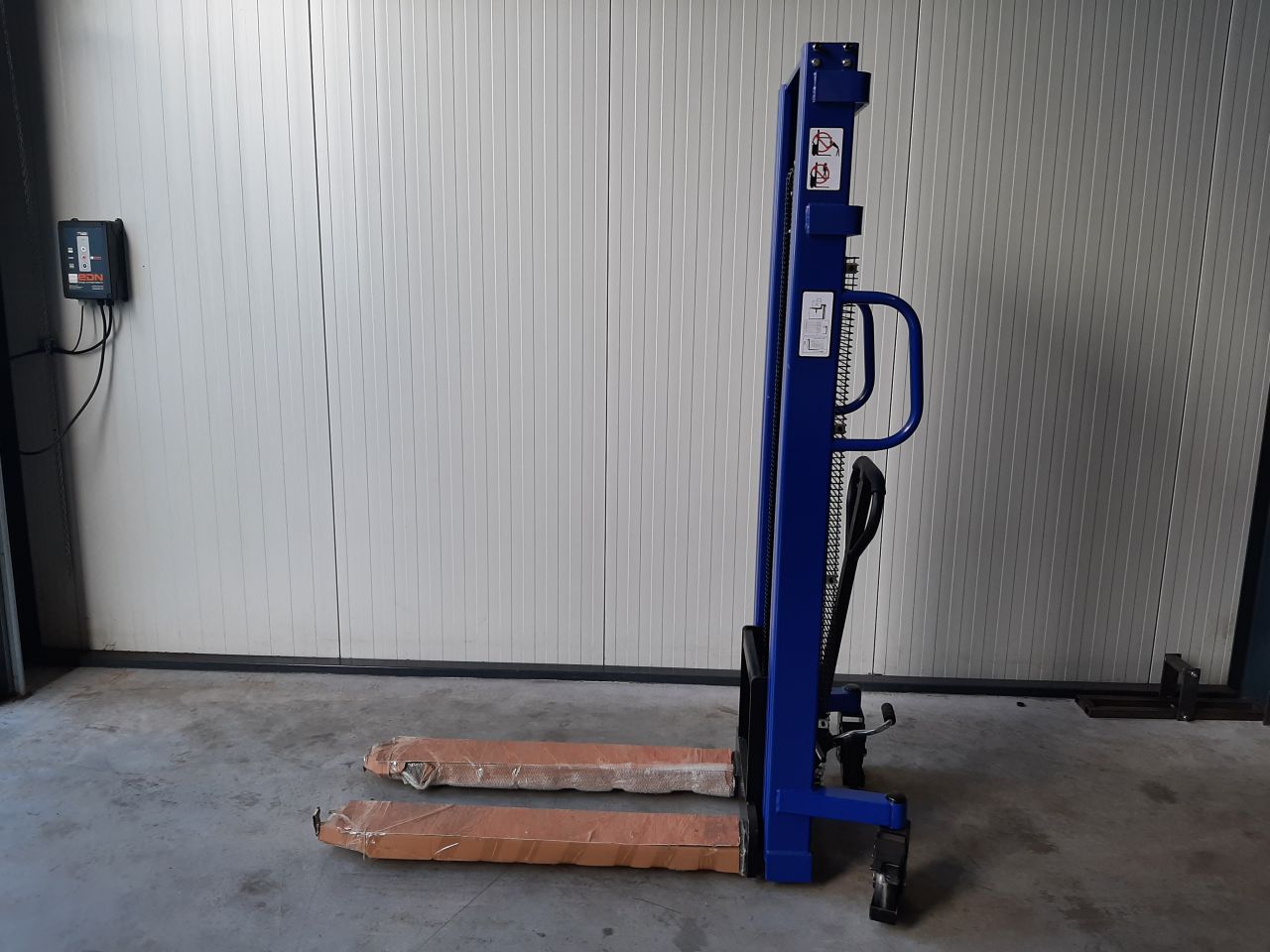 Handmatige stapelaar 3000 mm 1000 kg nieuw