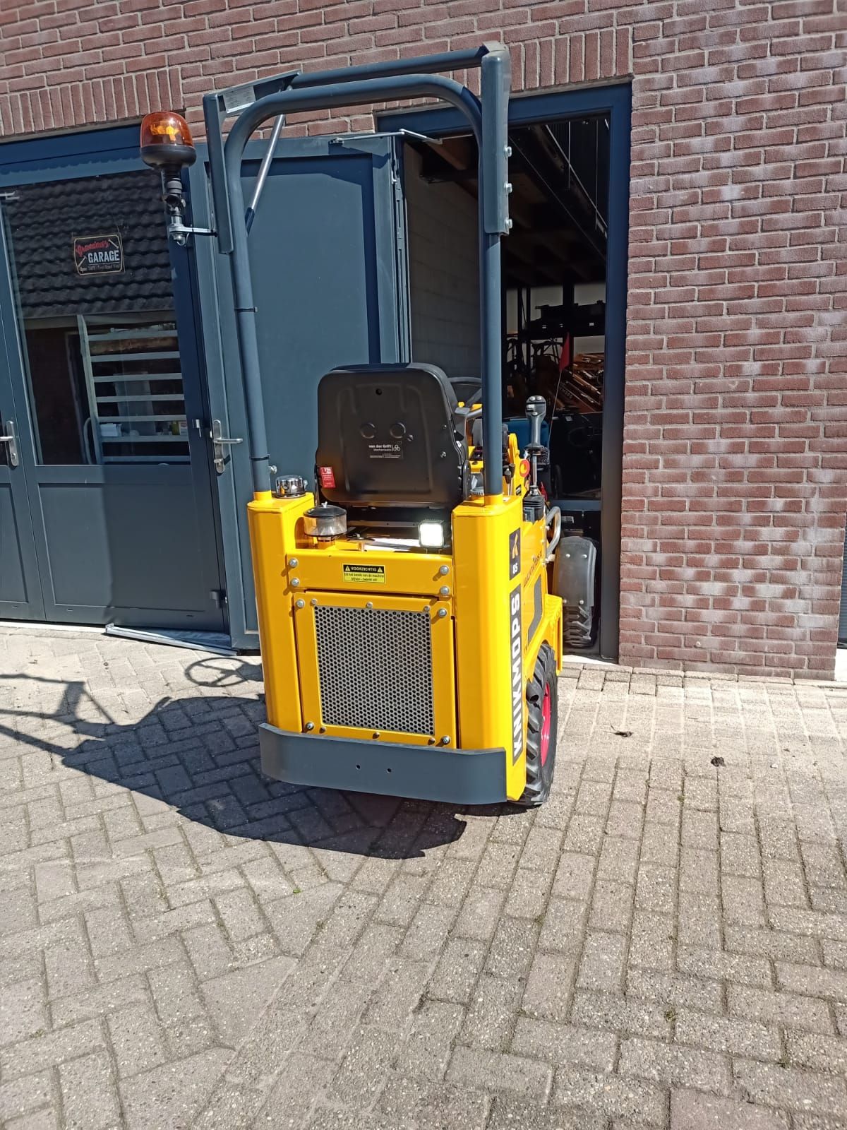 Knikmops 85 shovel