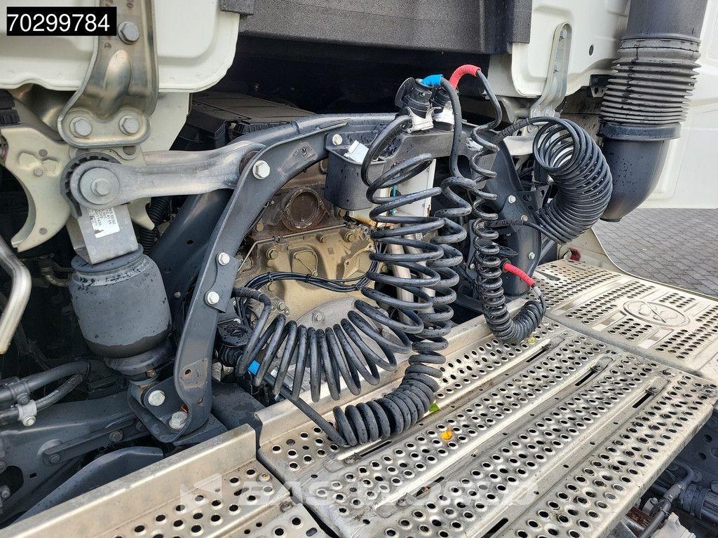 Mercedes Actros 1842 4X2 StreamSpace Mega Retarder MirrorCam 2xTanks Navi ACC Euro 6