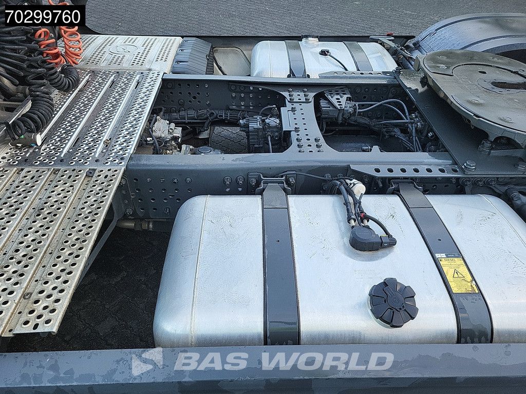 Mercedes Actros 1842 4X2 GigaSpace Mega Retarder 2xTanks ACC Standklima Euro 6