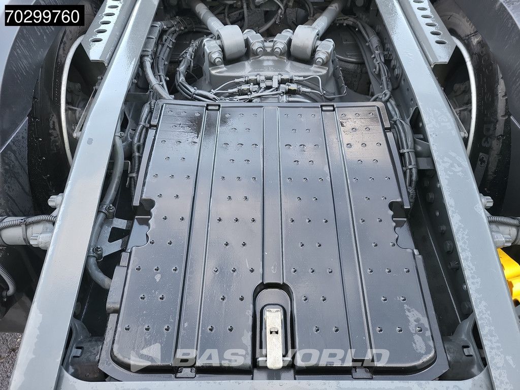 Mercedes Actros 1842 4X2 GigaSpace Mega Retarder 2xTanks ACC Standklima Euro 6