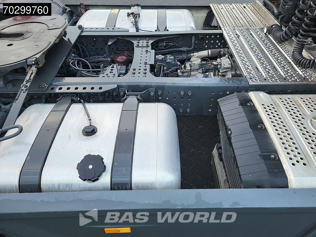 Mercedes Actros 1842 4X2 GigaSpace Mega Retarder 2xTanks ACC Standklima Euro 6