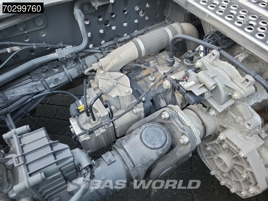 Mercedes Actros 1842 4X2 GigaSpace Mega Retarder 2xTanks ACC Standklima Euro 6