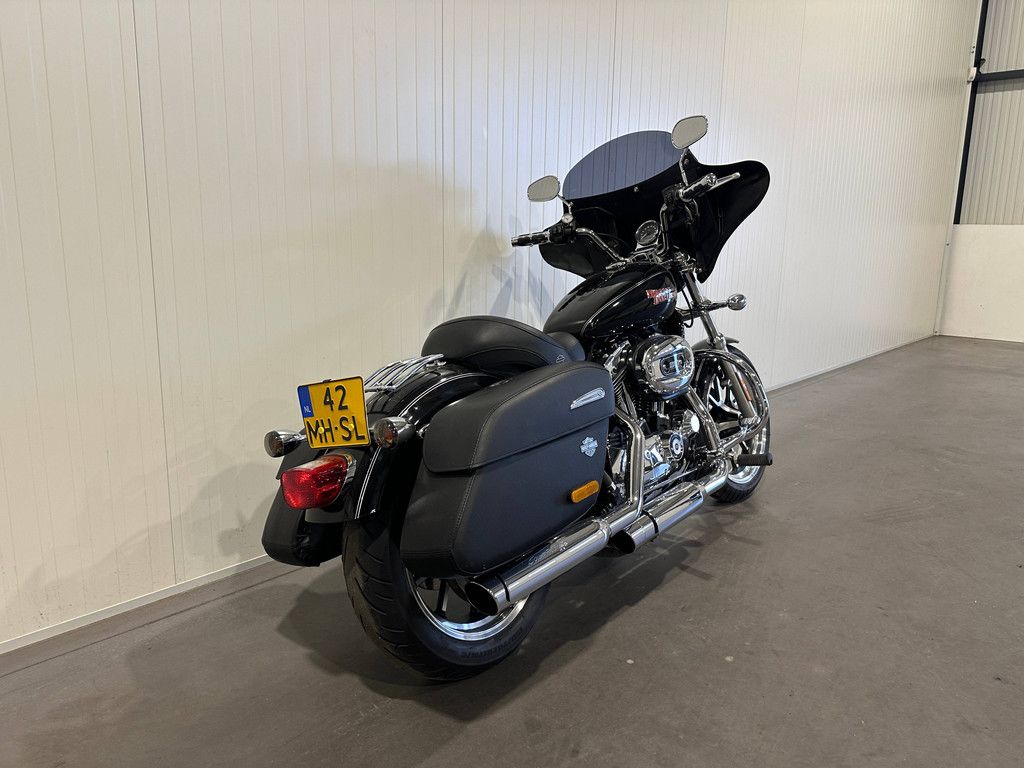 Motorrad Harley-Davidson Chopper XL 1200T Superlow Benzin 2017 (Margin)