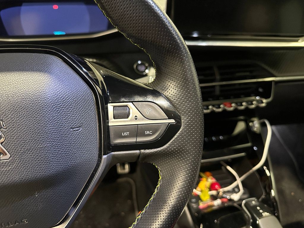 Peugeot e-2008 EV GT Electric 136 hp 2021 (Margin)