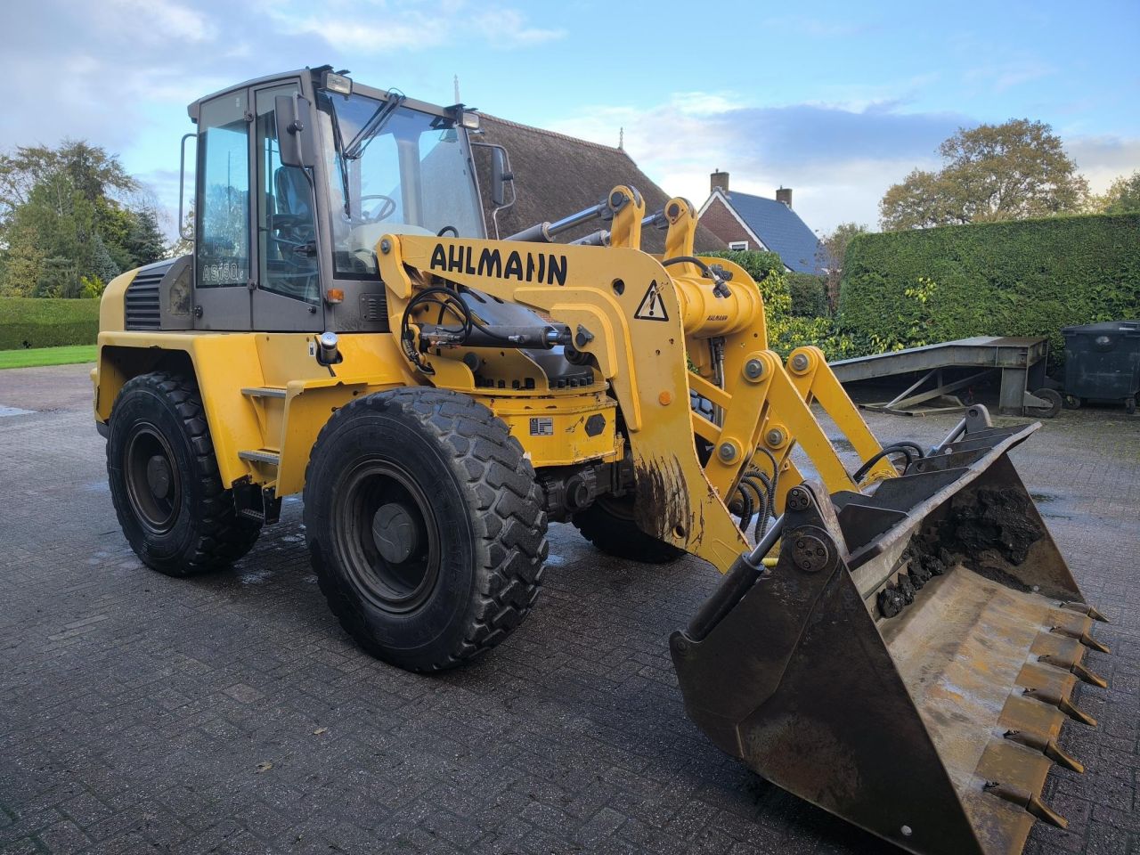 AHLMANN AS150E