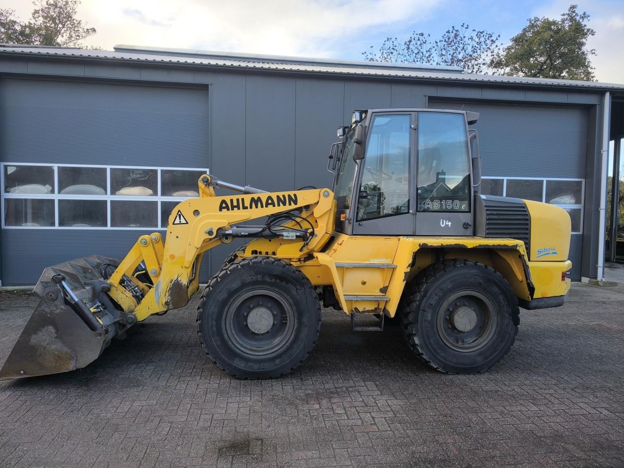 AHLMANN AS150E