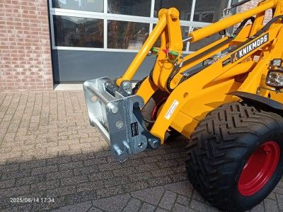 Koppelstuk / verloop Knikmops 180/250 naar Knikmops 100/130