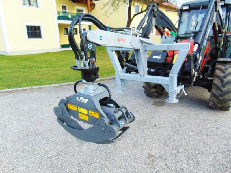 Fliegl Holzzange 1300 mit Rotator und Kombiaufnahme