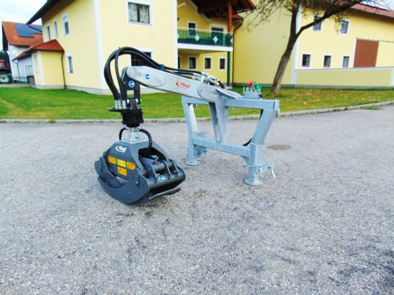 Fliegl Holzzange 1300 mit Rotator und Kombiaufnahme