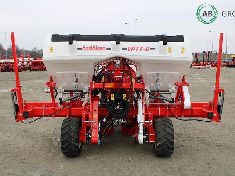 Siewnik do kukurydzy 4-rzędowy Ozdoken VPTT na ramie teleskopowe