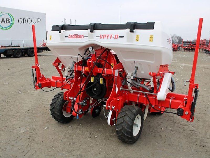 Siewnik do kukurydzy 4-rzędowy Ozdoken VPTT na ramie teleskopowe