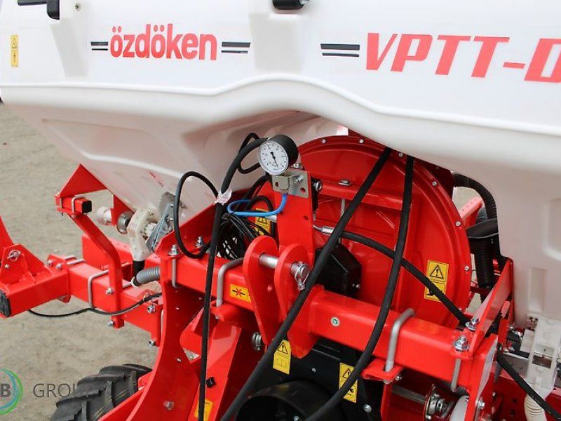 Siewnik do kukurydzy 4-rzędowy Ozdoken VPTT na ramie teleskopowe