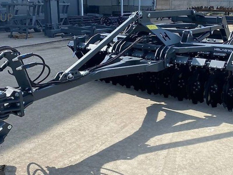 Agregat talerzowy uprawowo-siewny z wałem oponowym AUTW 3m