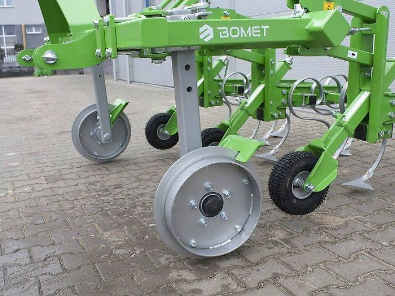 Bomet pielnik z prowadzeniem ręcznym Nembus P470