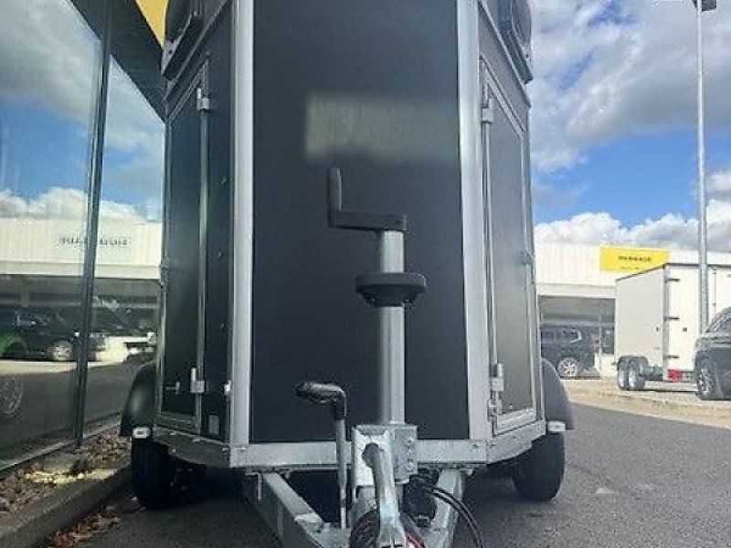 Humbaur Equitos Plywood  Sattelkammer Pferde