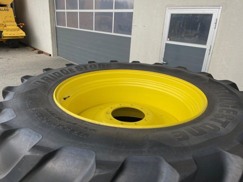 John Deere Kompletträder von 6R250, 650/65 R42 mit Bridgestone Decken aus 2