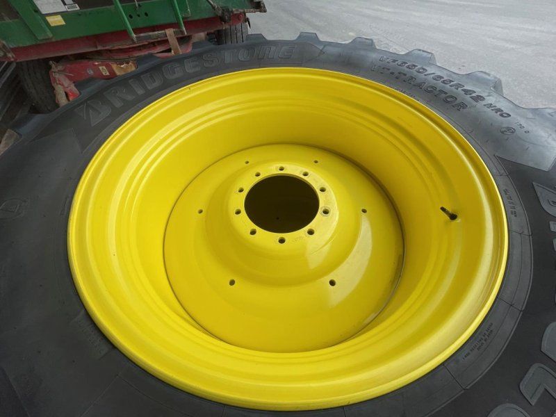 John Deere Kompletträder von 6R250, 650/65 R42 mit Bridgestone Decken aus 2