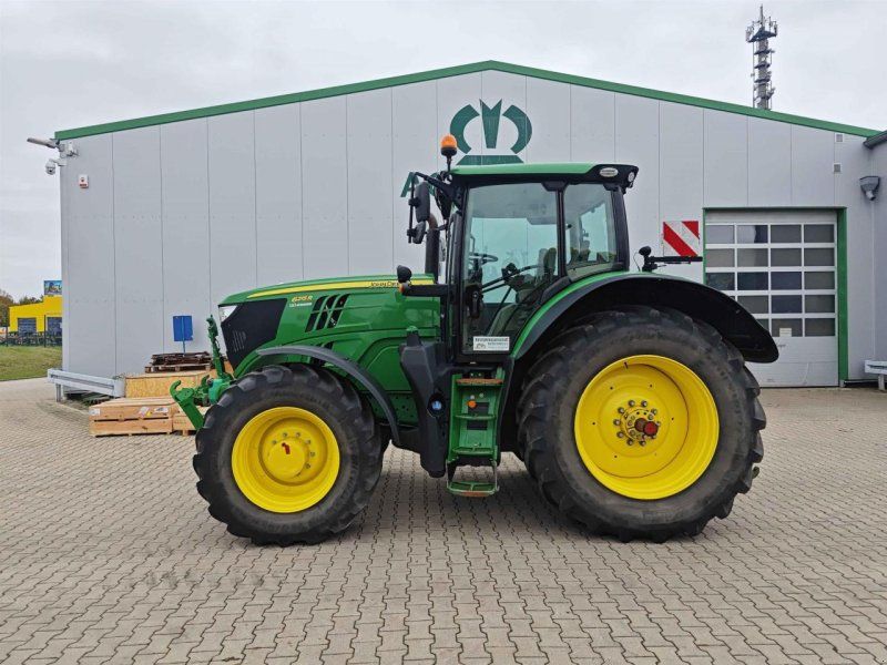 John Deere 6215R