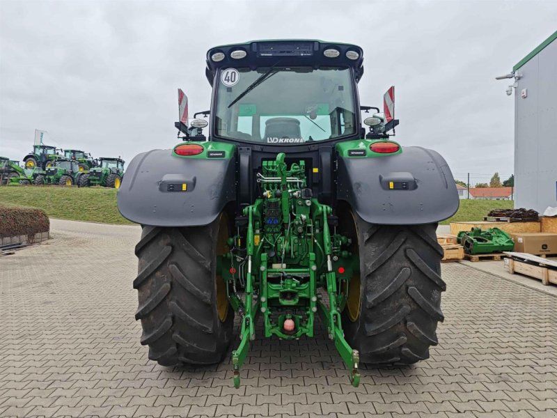 John Deere 6215R