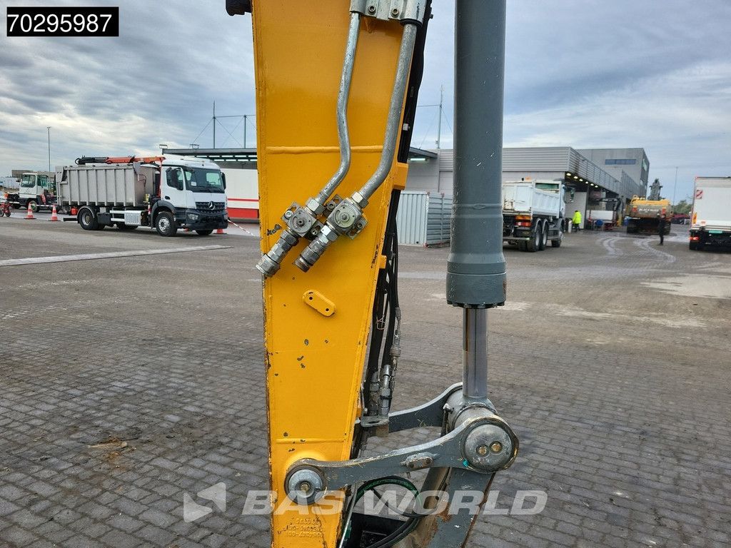 Liebherr Select R922 LC