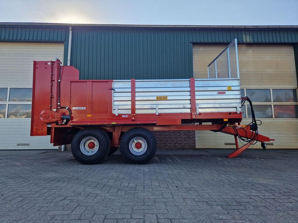 AGM Meststrooier 8 ton - Nieuw