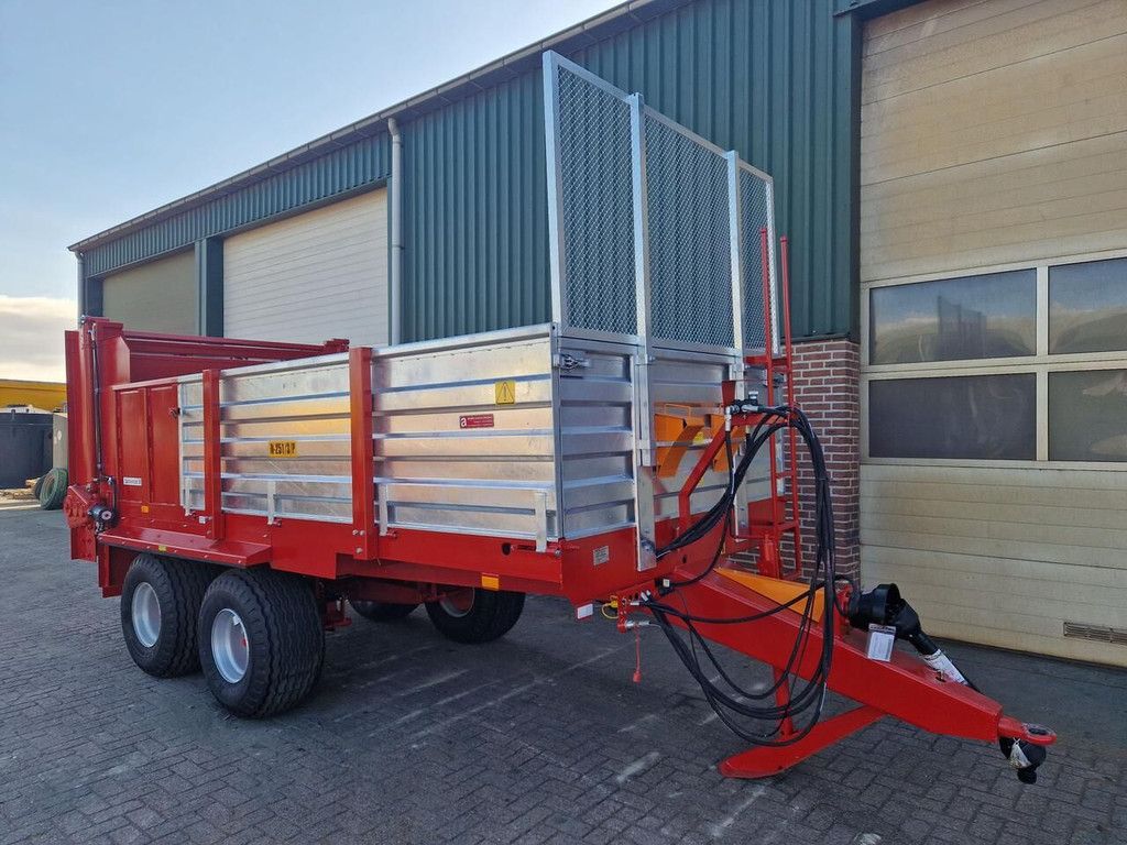 AGM Meststrooier 8 ton - Nieuw