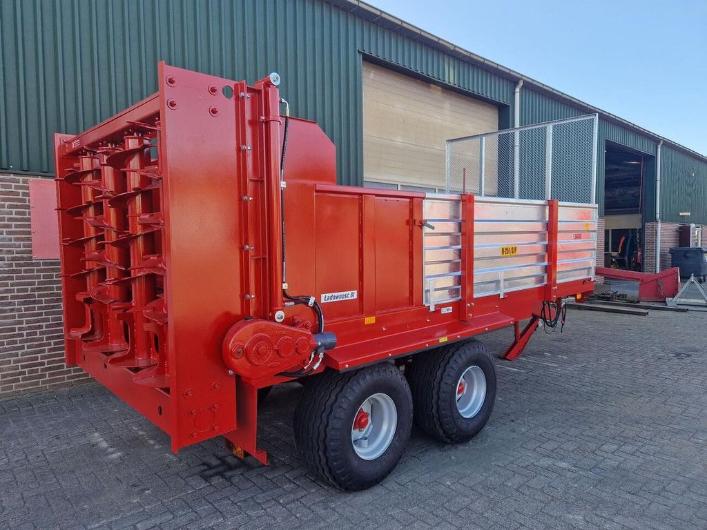 AGM Meststrooier 8 ton - Nieuw