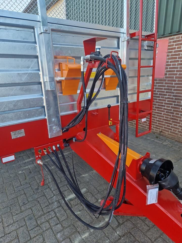 AGM Meststrooier 8 ton - Nieuw