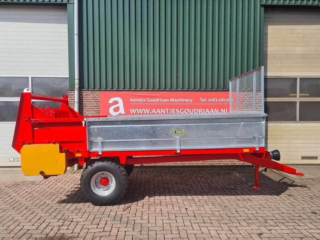 Meststrooier - Nieuw manure spreader