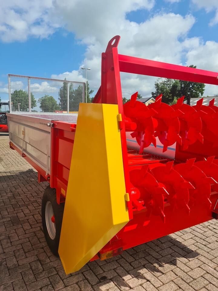 Meststrooier - Nieuw manure spreader