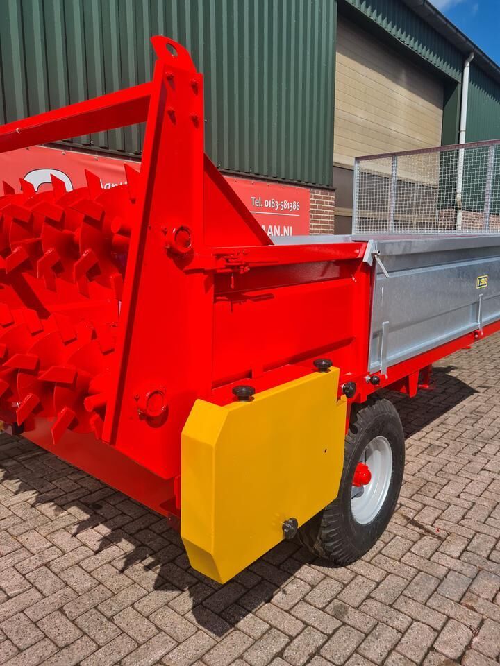Meststrooier - Nieuw manure spreader