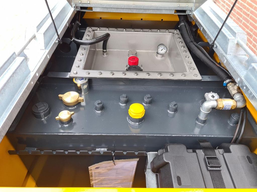 Tankwagen snelverkeer tandemas fuel tank trailer