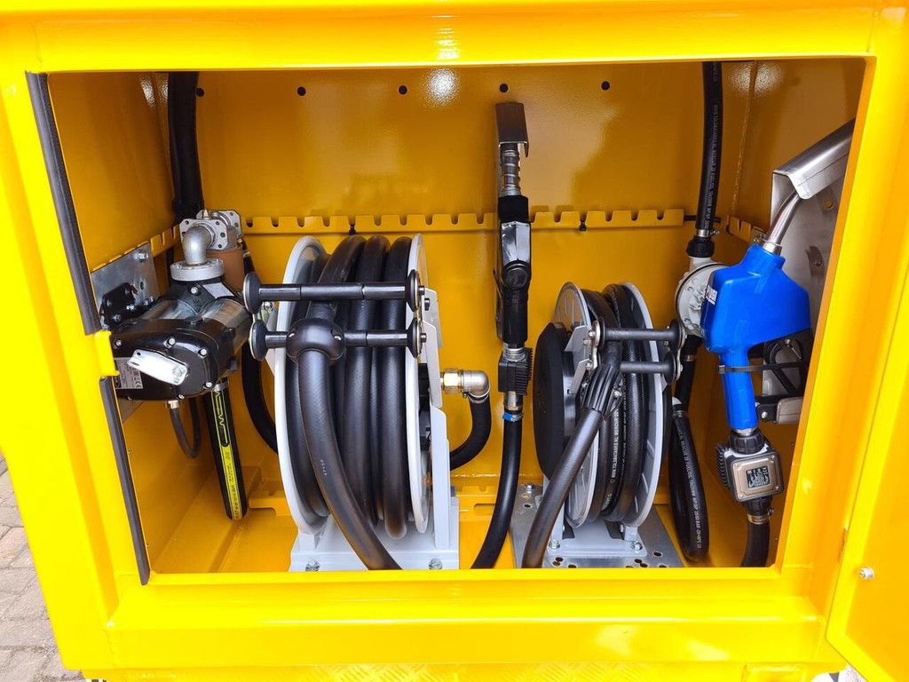 Tankwagen snelverkeer tandemas fuel tank trailer