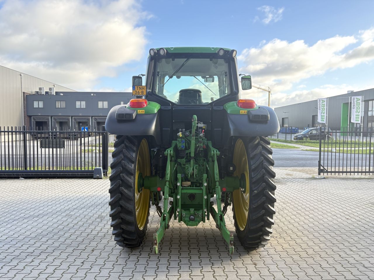 John Deere 6195M