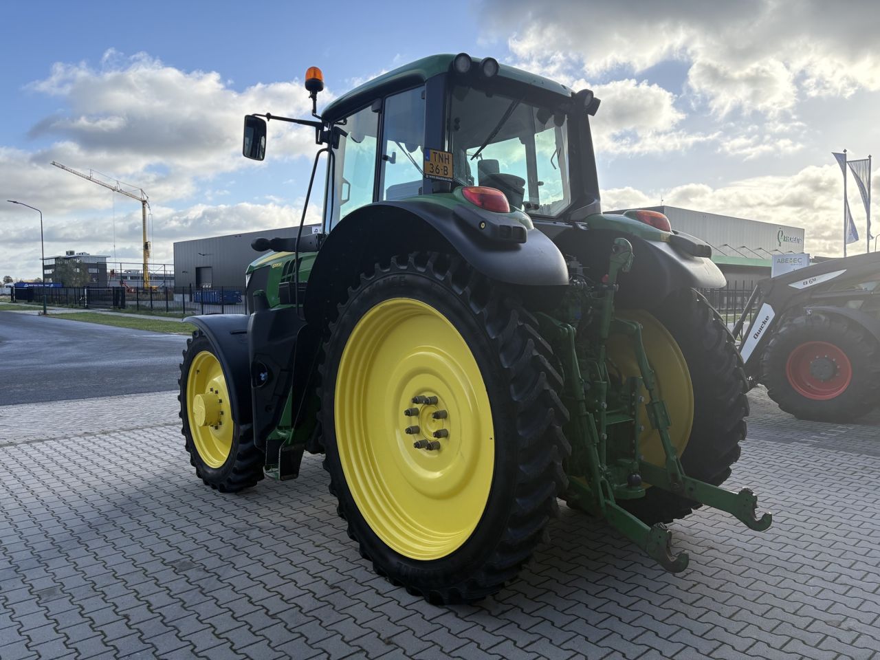 John Deere 6195M