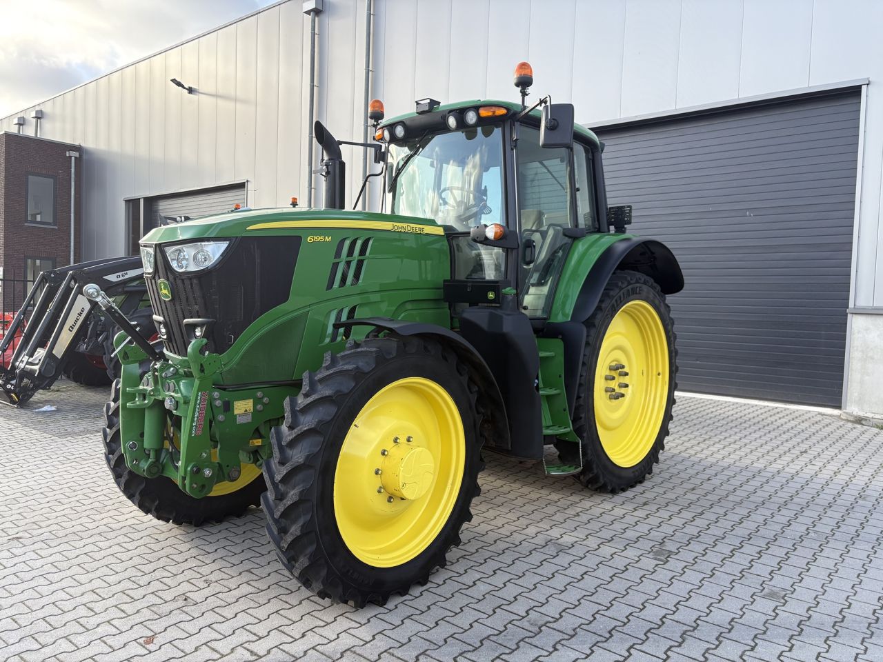 John Deere 6195M